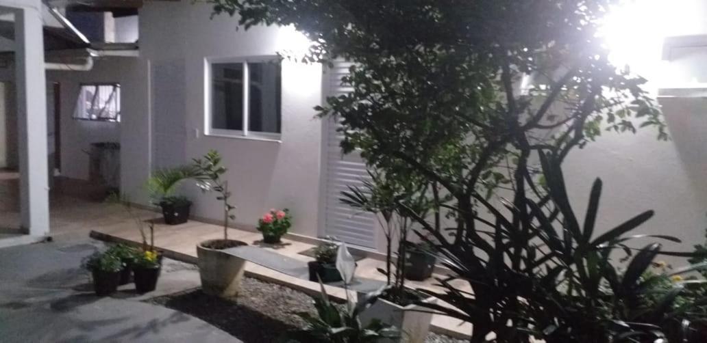 Pousada Casa Verde - Quartos Individuais - Smart Tv 32 - E Banheiro Privativo Apartment Itajai Ngoại thất bức ảnh