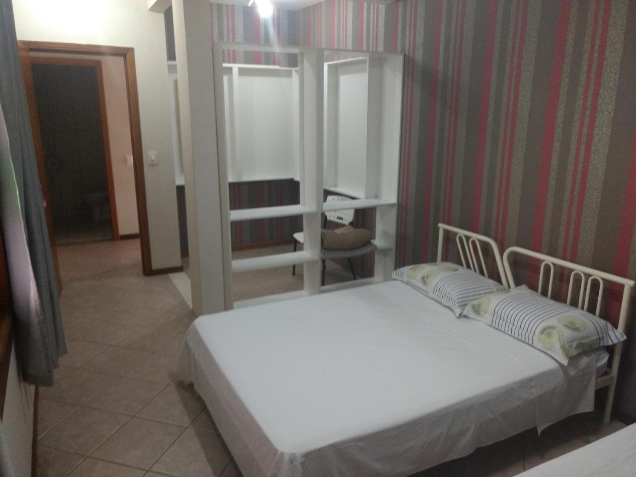 Pousada Casa Verde - Quartos Individuais - Smart Tv 32 - E Banheiro Privativo Apartment Itajai Ngoại thất bức ảnh